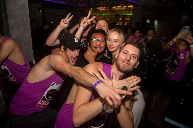 Mad Monkey Bangkok Pub Crawl - Timing and pacing: how to enjoy each stop without burning out
