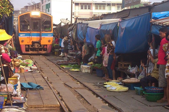 Maeklong & Damnoen Saduak Markets: Railway & Floating Market Tour - Getting There: River City Start Point and Real Timing