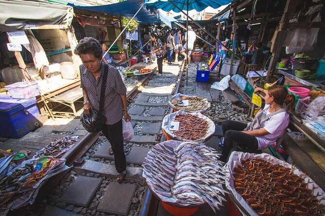 Maeklong Railway Market and Damnoen Saduak Floating Market Tour From Bangkok - Getting there from Bangkok: River City in, MBK Center out