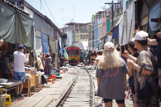 Maeklong Railway Market and Floating Market - Price and value: what $32.55 really buys you
