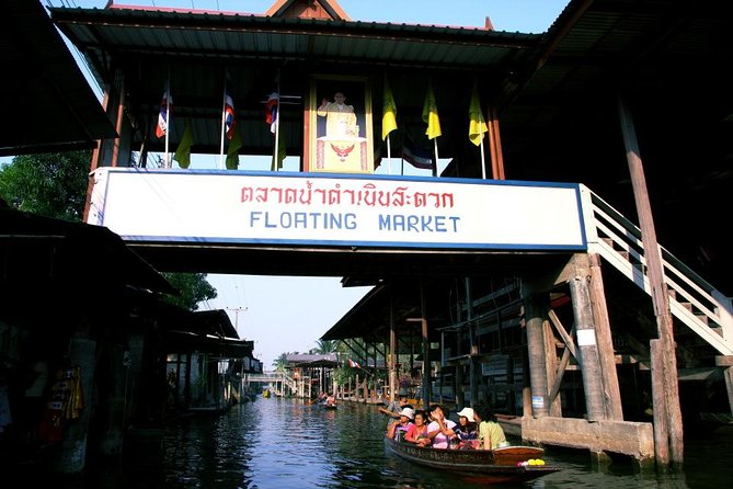 Maeklong Railway Market and Floating Market Tour from Bangkok - Maeklong Railway Market: the umbrella pull-down show