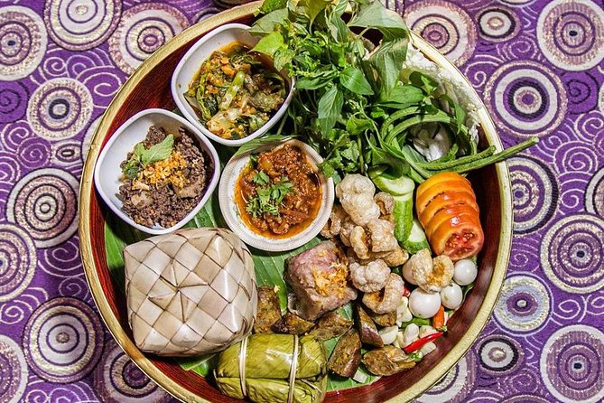 Magical Evening Dinner Cruise on the Ping River - Dinner onboard: a Thai set menu (and how to protect yourself)