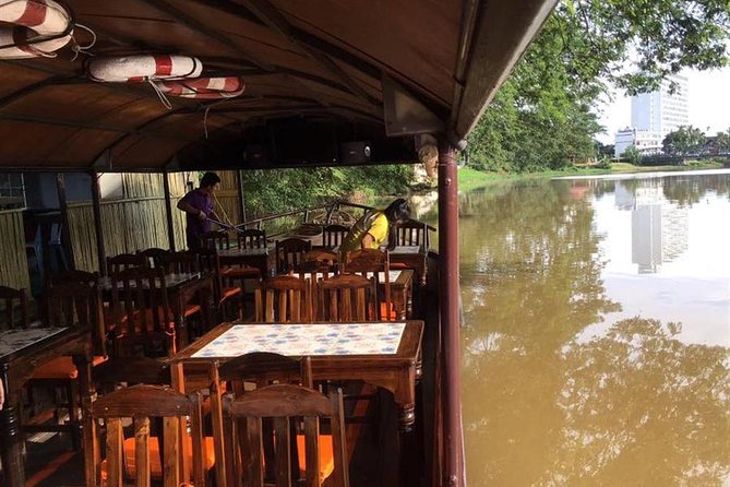 Magical Evening Dinner Cruise on the Ping River - The riverside sights you’ll see: temple atmosphere and market areas