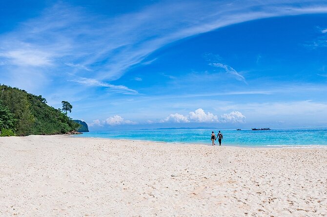 Maya Bay, Monkey Bay and Phi Phi Island Snorkeling Tour from Koh Lanta - Maya Bay and the Phi Phi Le viewpoint: what you’ll actually see