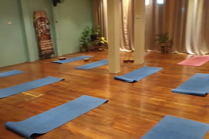 Meditation & Yoga with Era with Nourishing Brunch, Swim & Sauna - After-class smoothie bowl and pool time until noon
