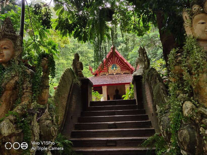 Monk trails hike, Wat Phalat, Monk chanting, Wat Doi Suthep. - The 3:20 pm start and why it actually works