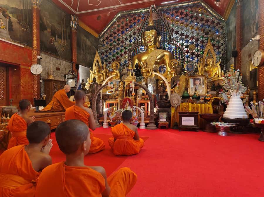 Monks chanting, Wat Doi Suthep and Wat Phalad+ Meditation - Climbing to Wat Doi Suthep: Lanna gold, jewel details, and real stairs