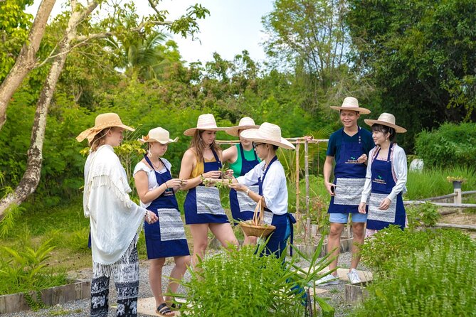 Morning Thai Cooking with Grandma - Market Visit & Farm Tour - Timing, Group Size, and the Pickup Reality