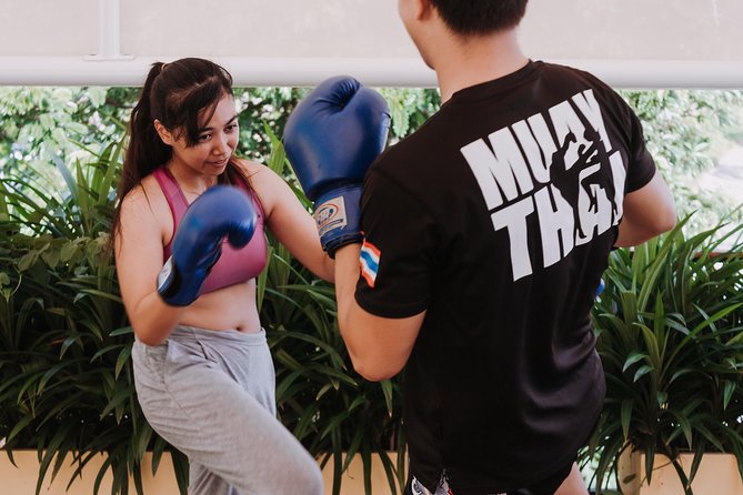 Muay Thai Boxing Class for Beginners - Your 1-hour training flow: history + pad work + first real combos