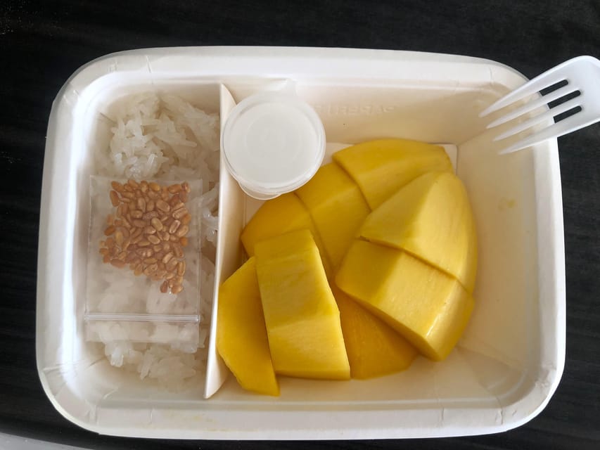 No Diet Club - Local food tour in Bangkok with many tastings - Phat Kaphrao: one stop, a different kind of Thai flavor