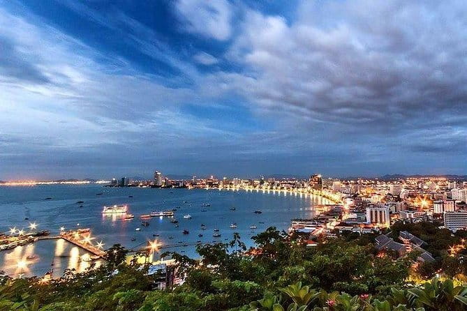Ocean Pattaya Dinner Buffet Cruise - Live Entertainment From the Crew: The Fun Factor (When It Lands Right)