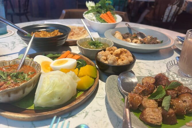 Old Town Chiang Mai Food Tour with 10+ Local Dishes Tastings - Chiang Mai Women Correctional Institution stop: redemption and massage, with Thai tea