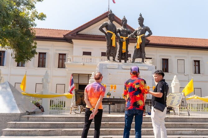 Old Town History and Culture Walking Tour at Chiang Mai - Wat Phra Singh: Lanna architecture and the Year of the Dragon pagoda