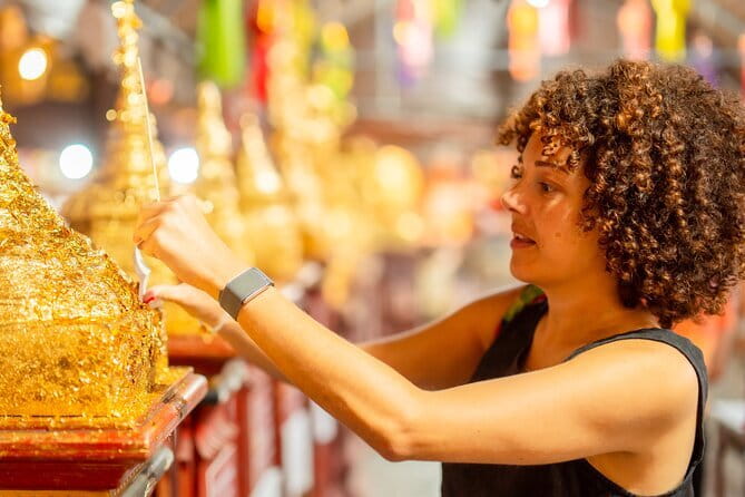 Old Town History and Culture Walking Tour at Chiang Mai - Wat Chedi Luang Varavihara: UNESCO restoration and centuries of temple ruins