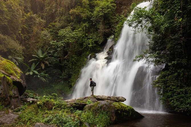 One day Doi Inthanon & Trekking at Pha Dok Siew - King & Queen Stupa and panoramic views: the “pause and breathe” stop