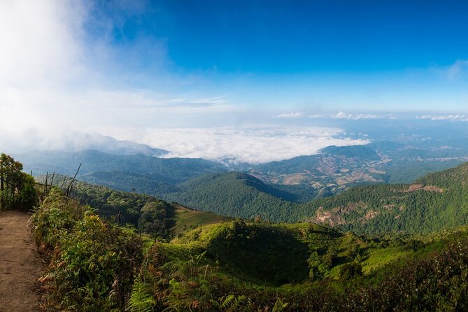 One day Doi Inthanon & Trekking at Pha Dok Siew - Wachirathan Waterfall: power, spray, and a good reset