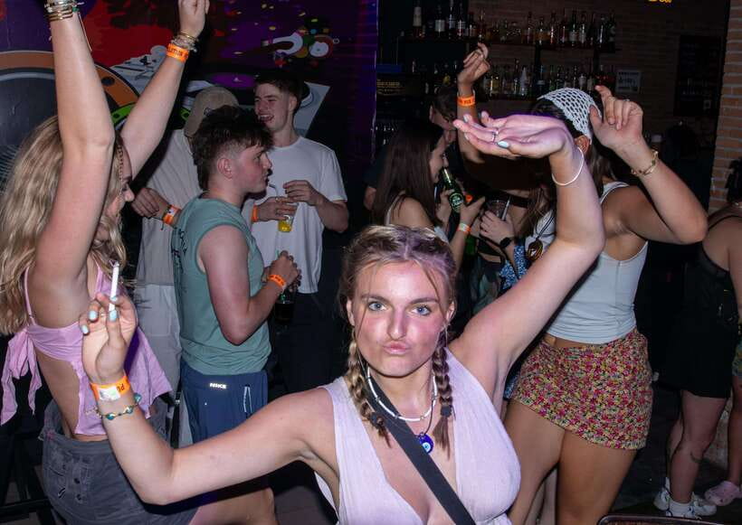 Pai Pub Crawl: The Best Nightlife in Town! - Who this crawl suits best (and who should choose another plan)