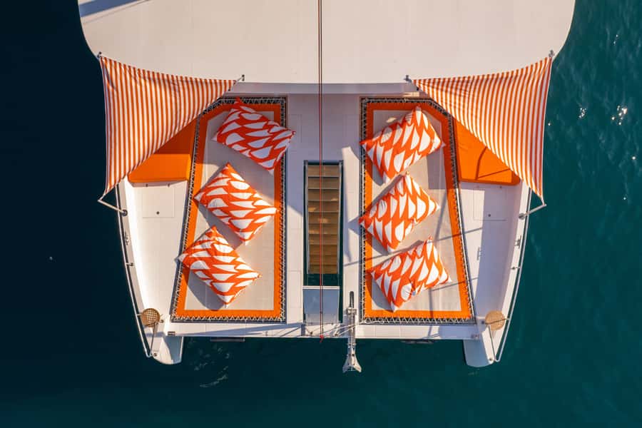 Pattaya: 3-Island Hopping Sunset Yacht & Buffet with Live DJ - Getting on the yacht: pickup timing, security, and the ship setup