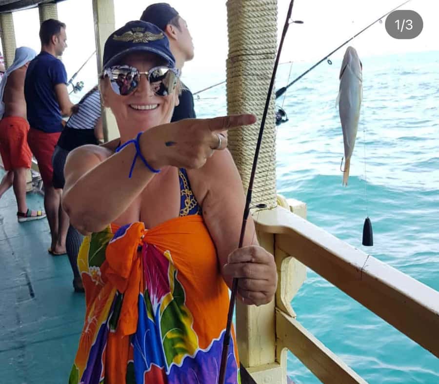 Pattaya: 3 Islands Boat Tour with Water Activities and Lunch - Breakfast, parasailing, and the Pattaya view you paid for