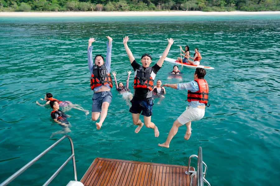 Pattaya: 3 Islands Catamaran Tour with Buffet Lunch - Stop 1: Koh Phai (Bamboo Island) for Swimming and Beach Time