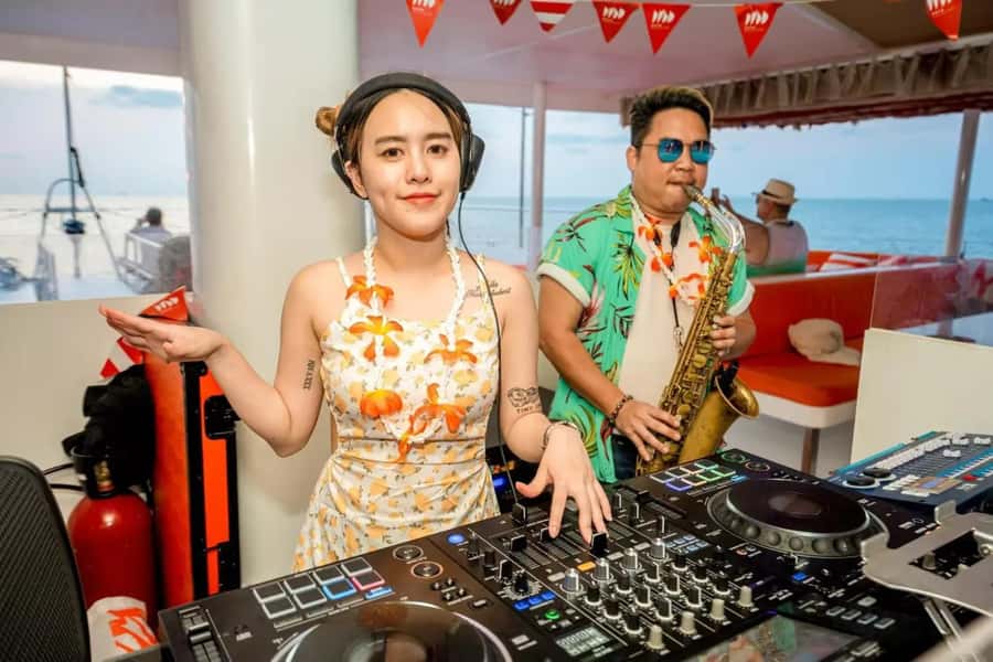 Pattaya: 3 Islands Hopping Day Tour on Catamaran with party - Pickup, Timing, and How the Day Feels (Even Without Perfect Silence)