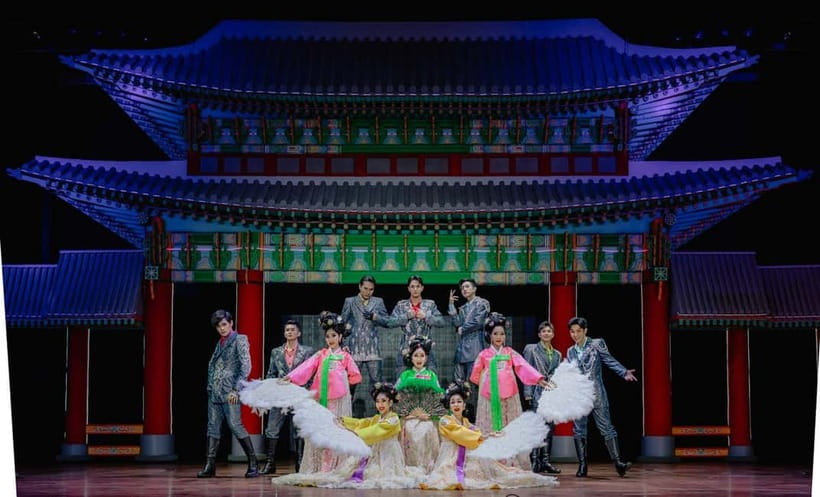 Pattaya: Alcazar Cabaret Show Admission Ticket - Photos and refreshments: the extras that can make it feel personal