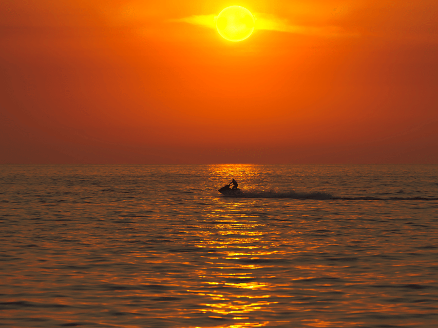 Pattaya Beach: Jet Ski Adventure - Riding the Water: Waves, Maneuvers, and That First Learning Curve