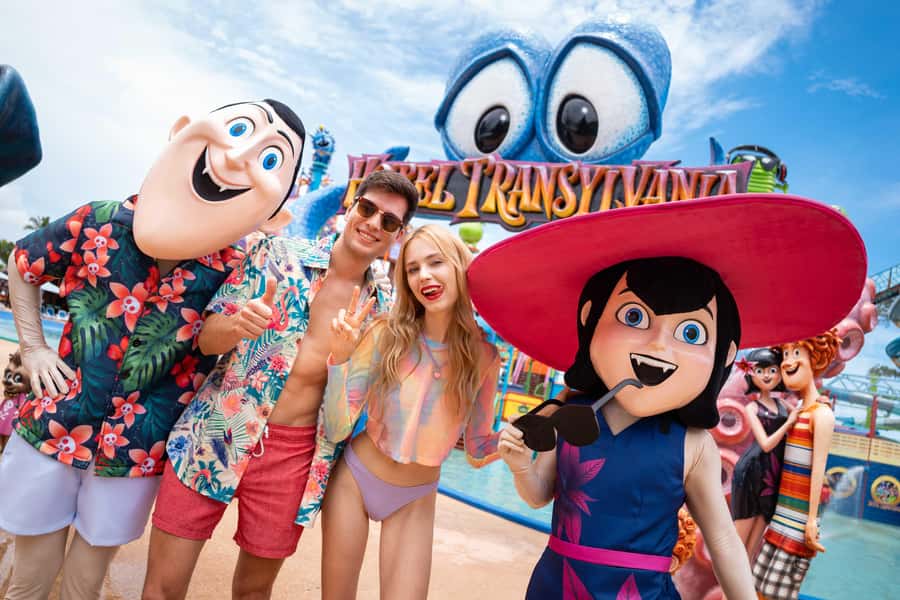 Pattaya: Columbia Pictures Aquaverse Cabana Experiences - Eating, shopping, and the souvenir reality check