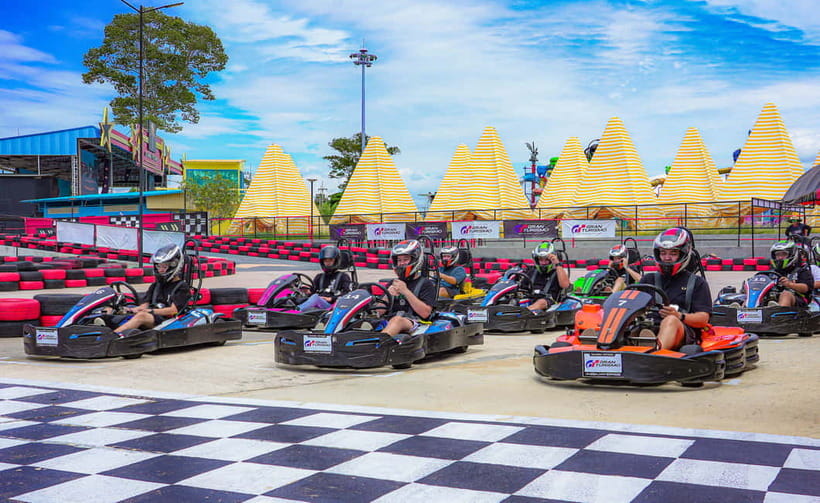 Pattaya: Columbia Pictures Aquaverse Entry Ticket - 4D Cinemas and the Mega Wave Pool Show Space