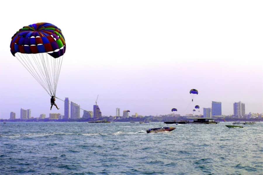 Pattaya: Coral Island-Speed boat-lunch-Activities by Choices - Parasailing over Ko Larn: views are the whole point