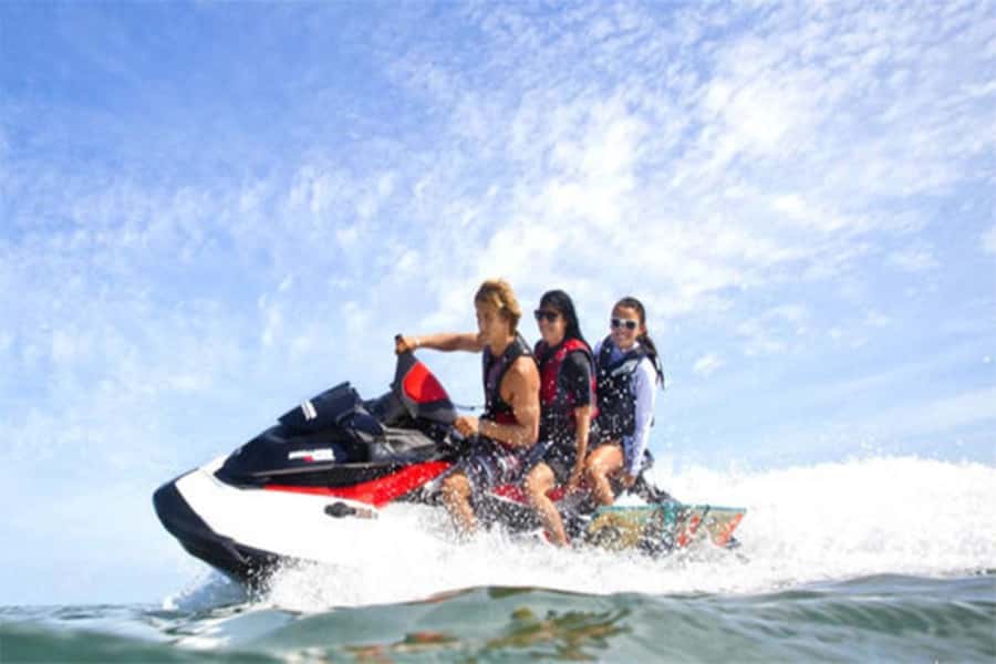 Pattaya: Coral Island-Speed boat-lunch-Activities by Choices - Thai lunch and beach chair time: where the day slows down