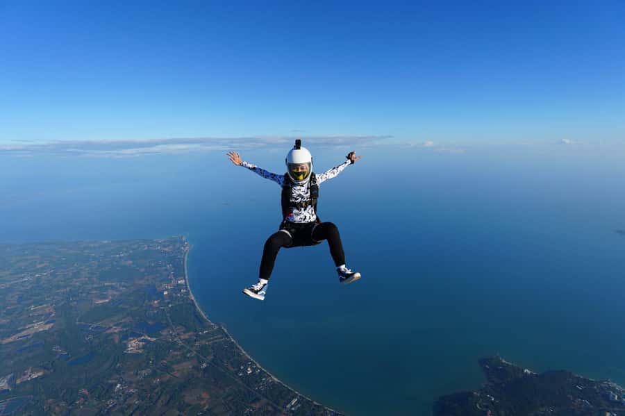 Pattaya: Dropzone Tandem Skydive Experience with Ocean Views - Who should book this tandem parachute jump in Pattaya