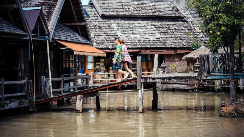 Pattaya: Floating Market Tour with Hotel Transfer & Guide - Entering Pattaya Floating Market: shopping that’s actually on the water