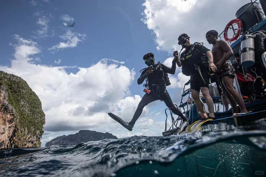 Pattaya: Snorkeling or Beginner Scuba Diving Tour with lunch - Lunch on board: a simple included win