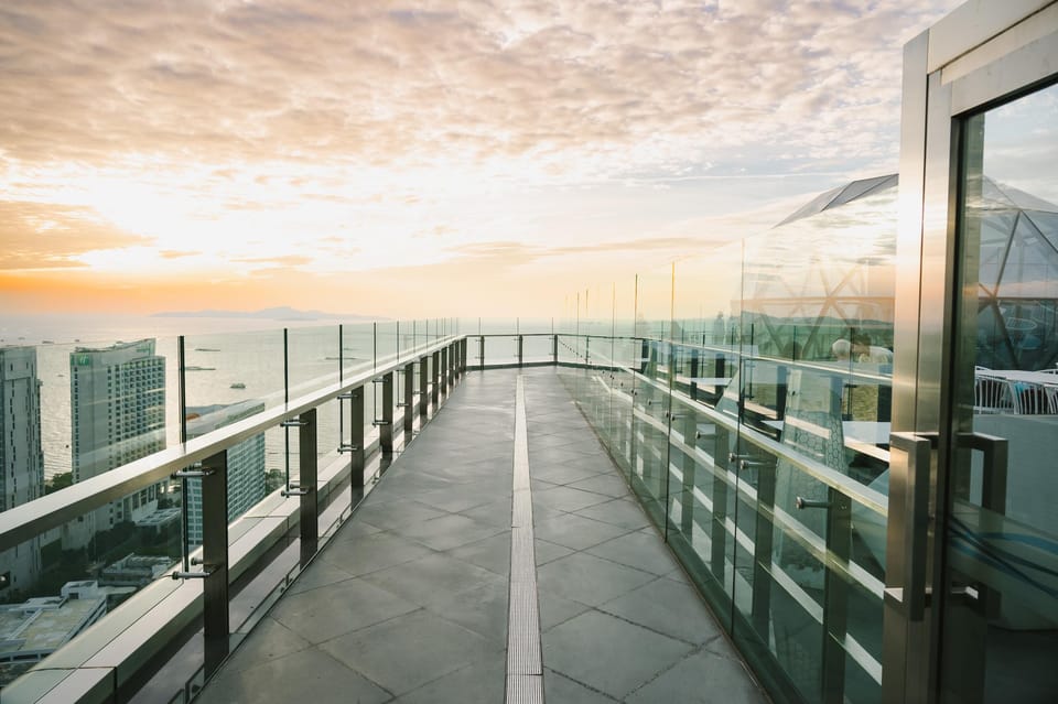 Pattaya: The Sky 32 at Grande CentrePoint Hotel - The Sky 32 Menu: Thai Meets International, Done Simply Well