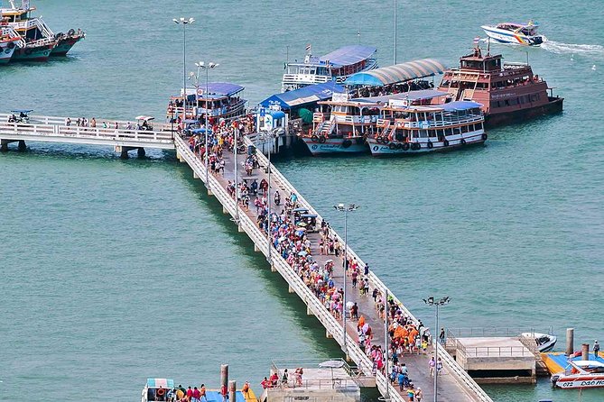 Pattaya Viewpoint, Big Buddha & Floating Market with Lunch - Floating Market Lunch: A Man-Made Water Scene You Can Actually Enjoy
