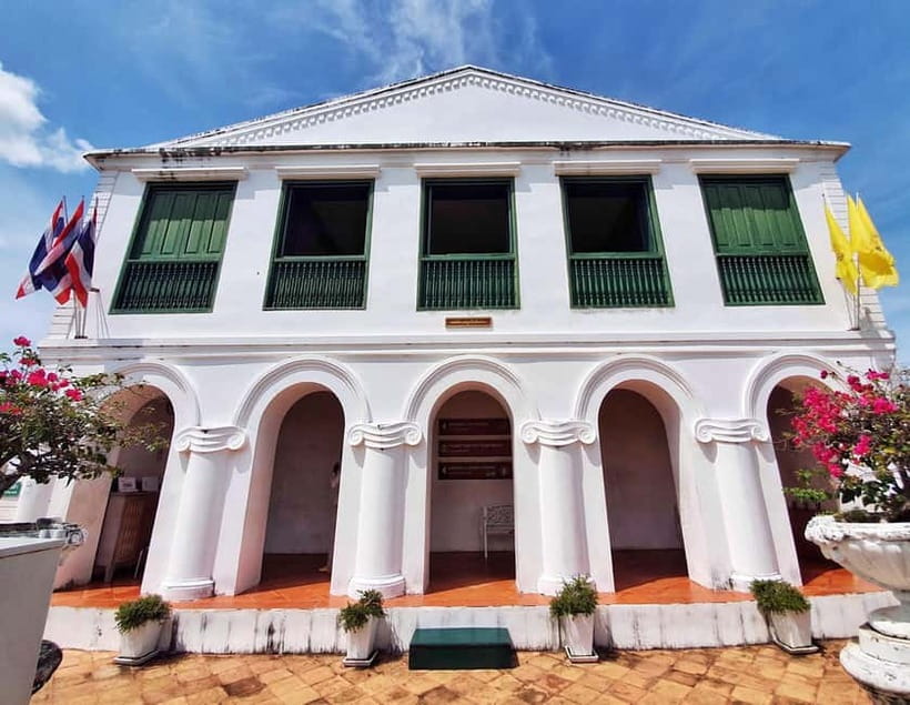 Petchaburi Temples & Royal Palace - small Join Group Tour - Lunch at The Royal Diamond: included, but watch the extras