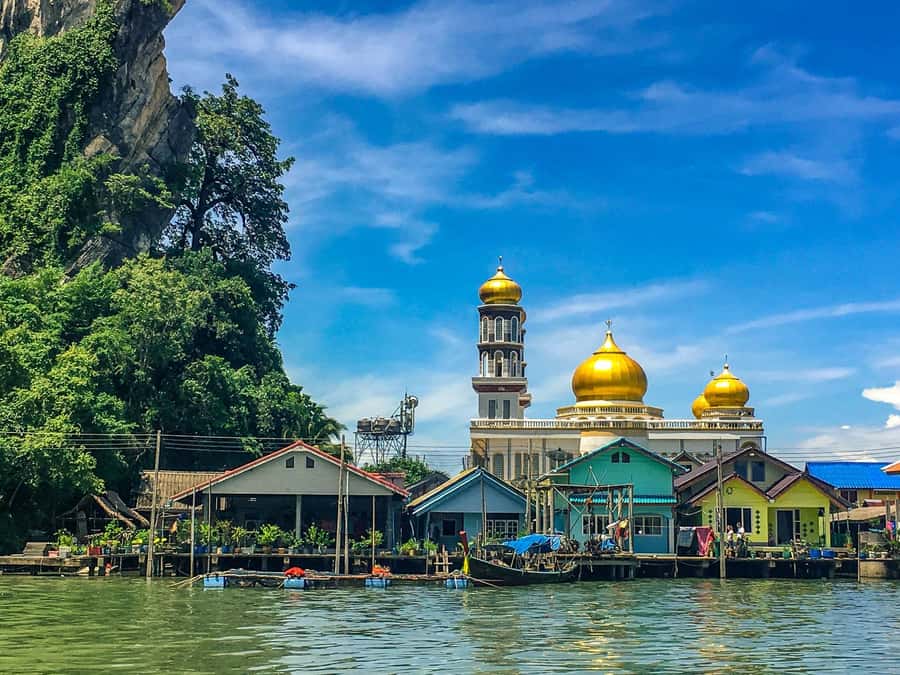 Phang Nga Bay: Longtail Boat Sightseeing Tour - Lunch in Koh Panyee: A Village Built Over the Water