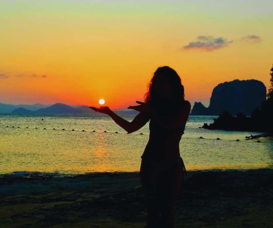 Phi Phi & 4 Islands Sunset tour + Bioluminescent Planktons - Food, snacks, fruit, and the BBQ dinner: mostly good value