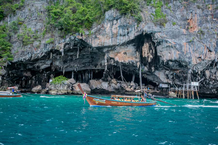Phi Phi: 7 Islands Speed Boat to Maya Bay and Bamboo - Pileh Lagoon and Loh Samah Bay: your main water-and-photo stop