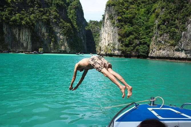 Phi Phi Bamboo Islands Fullday - Premium - Phi Phi Don lunch and island time: feed yourself, then wander