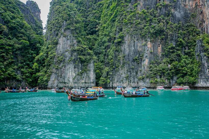Phi Phi : Half Day By Speed Boat 4 hours Phi Phi Lay - Loh Samah Bay: a walking stop that keeps things grounded