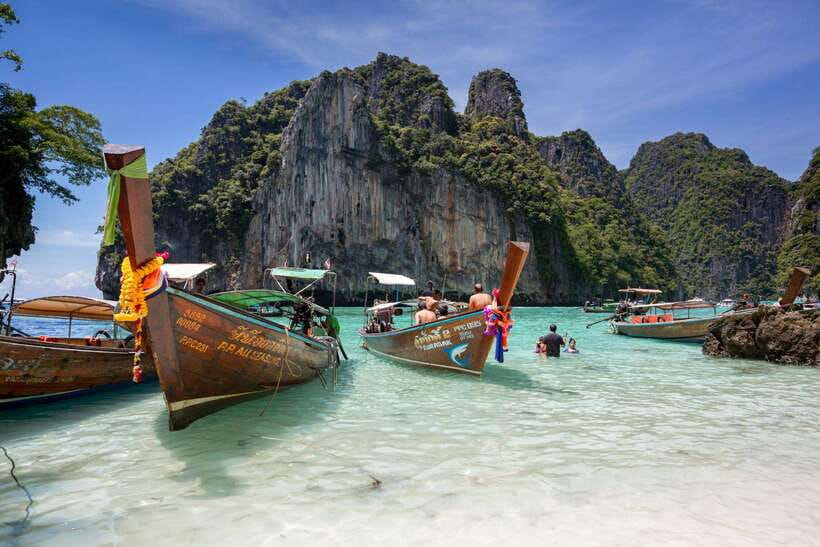 Phi Phi Half Day or Full Day by Longtail to Maya and Bamboo - The boat team matters: what friendliness changes on a packed day