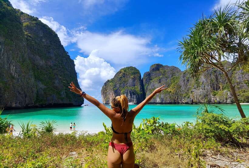 Phi Phi: Half-Day Speedboat Tour with Maya Bay & Snorkel - Loh Samah Bay: The Tiny Extra Pause That Keeps the Route Moving