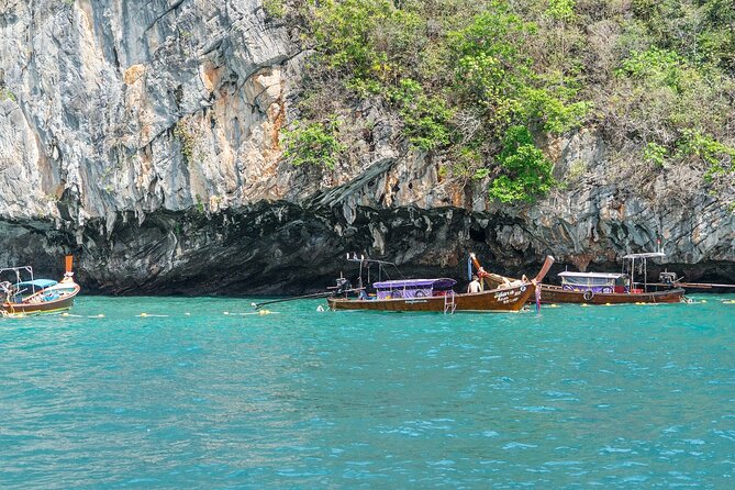 Phi Phi Island Adventure Day Tour from Phuket Speedboat/Catamaran - Ko Phi Phi Le and Loh Samah Bay: The Early Island Atmosphere