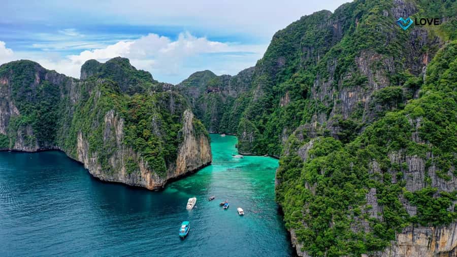 Phi Phi Islands: 2 Days, 1 Night Trip with Activities - Day 1 on Phi Phi: Check-In Lunch and Meeting Your Long-Tail Captain