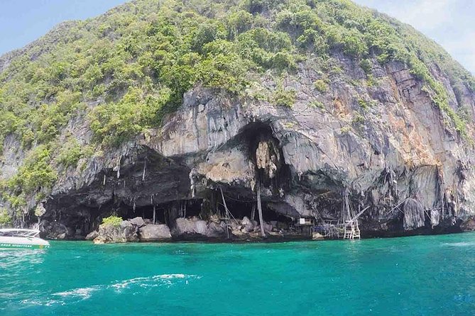 Phi Phi Islands One Day Tour by Speedboat From Phuket - Lunch on the beach: why the included buffet matters