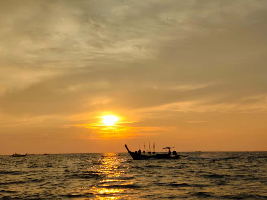 Phi Phi Islands: Private Longtail Boat 6-hour Trip - Your 4-hour vs 6-hour plan: what changes in the route