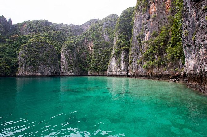 Phi Phi, Maiton, Khai Island Sunset Romantic Trip By Phuket Seahorse Marine - Phi Phi Don lunch in Ton Sai Bay: feeding you before the photos get intense