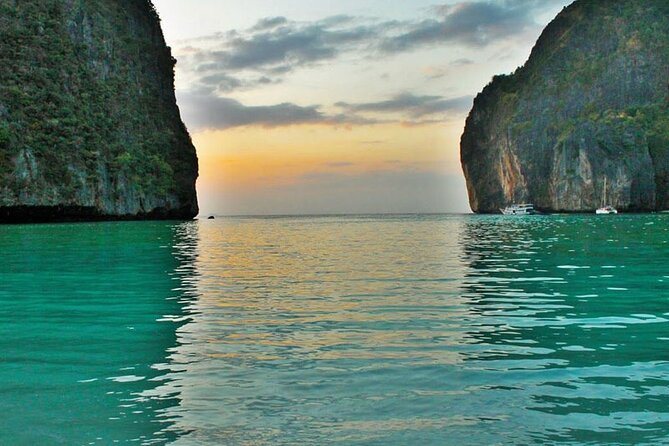 Phi Phi, Maya Bay, Bamboo by Private VIP boat - Loh Samah Bay add-on: a quick beauty shot near the end